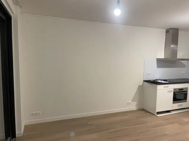 Image 2 of 10