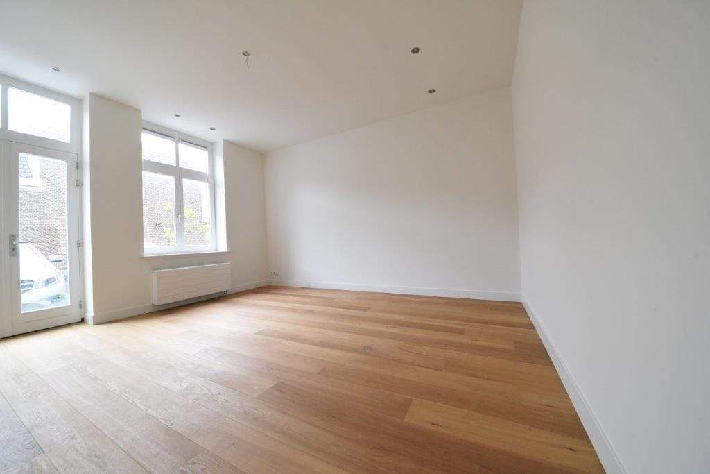 Bild 1 von 12