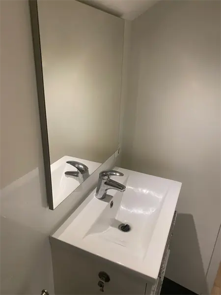 Image 4 of 11