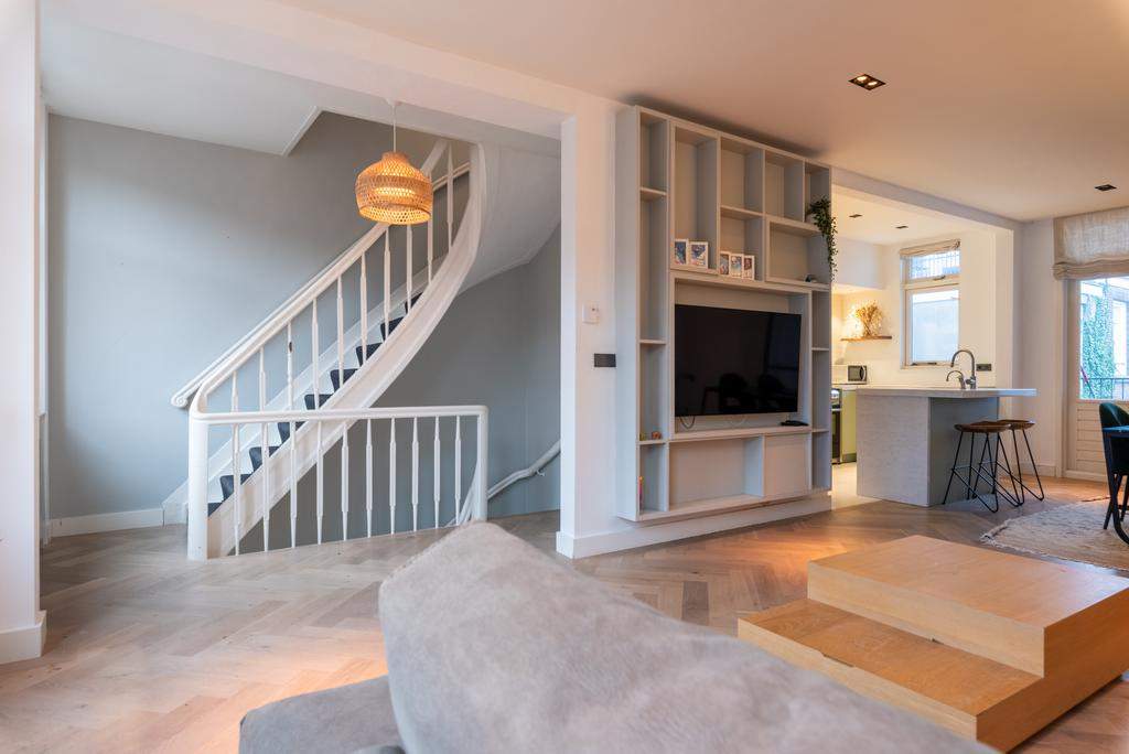 Image 2 of 12