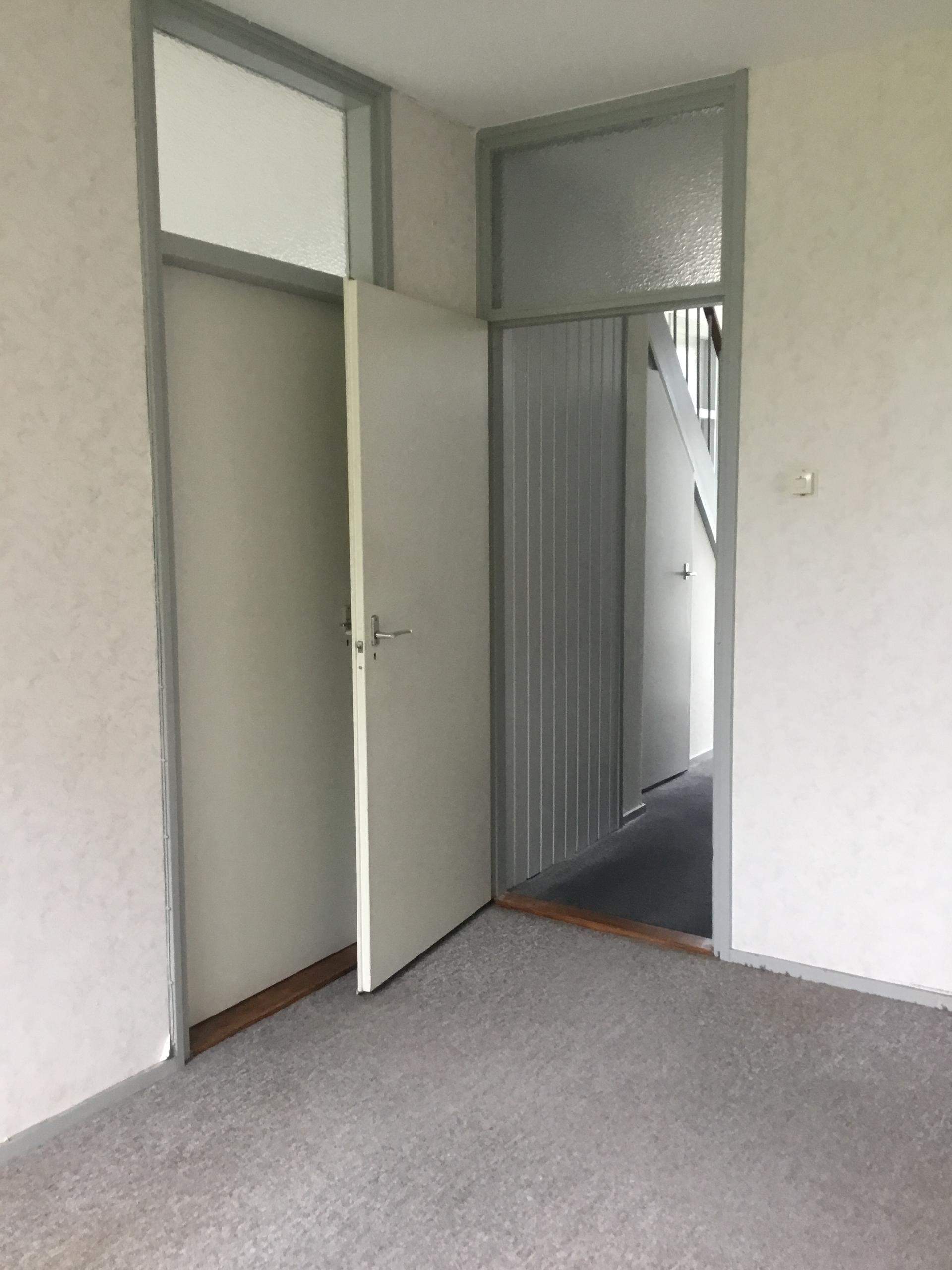 Image 2 of 4