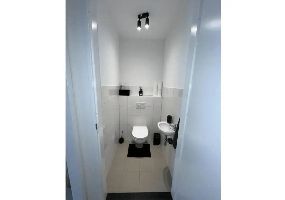 Image 2 of 6
