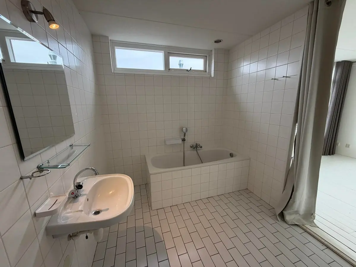 Image 19 of 25