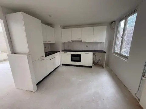5-Room Apartment Oostzaanstraat, Amsterdam - For Rent