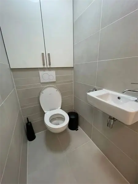 Image 7 of 8