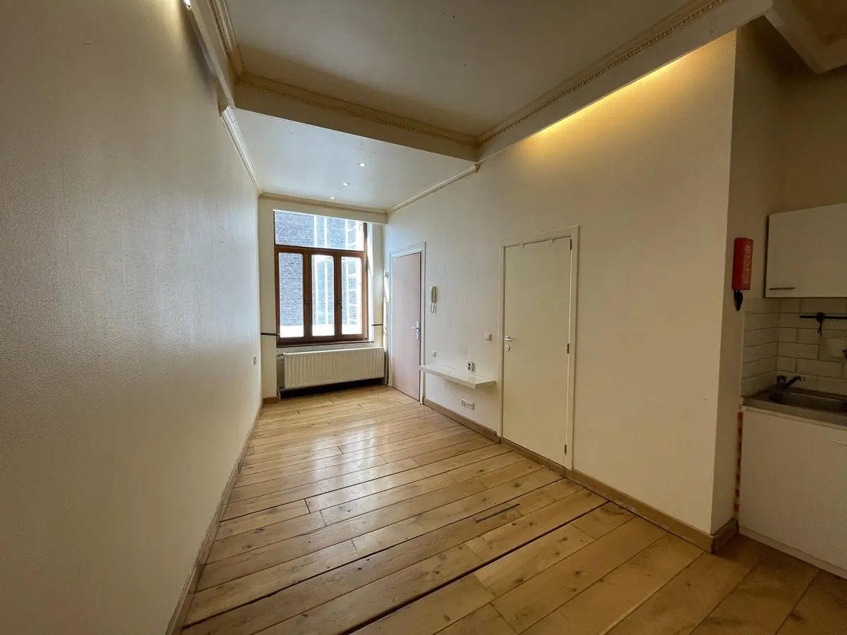 Image 2 of 6