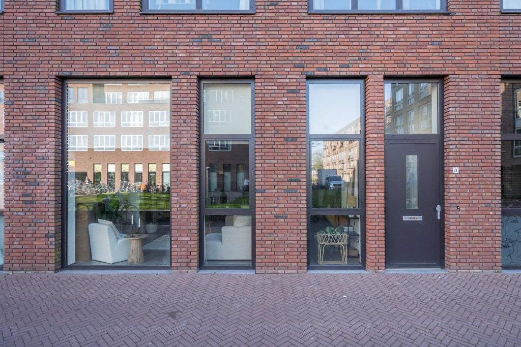 Image 3 of 20
