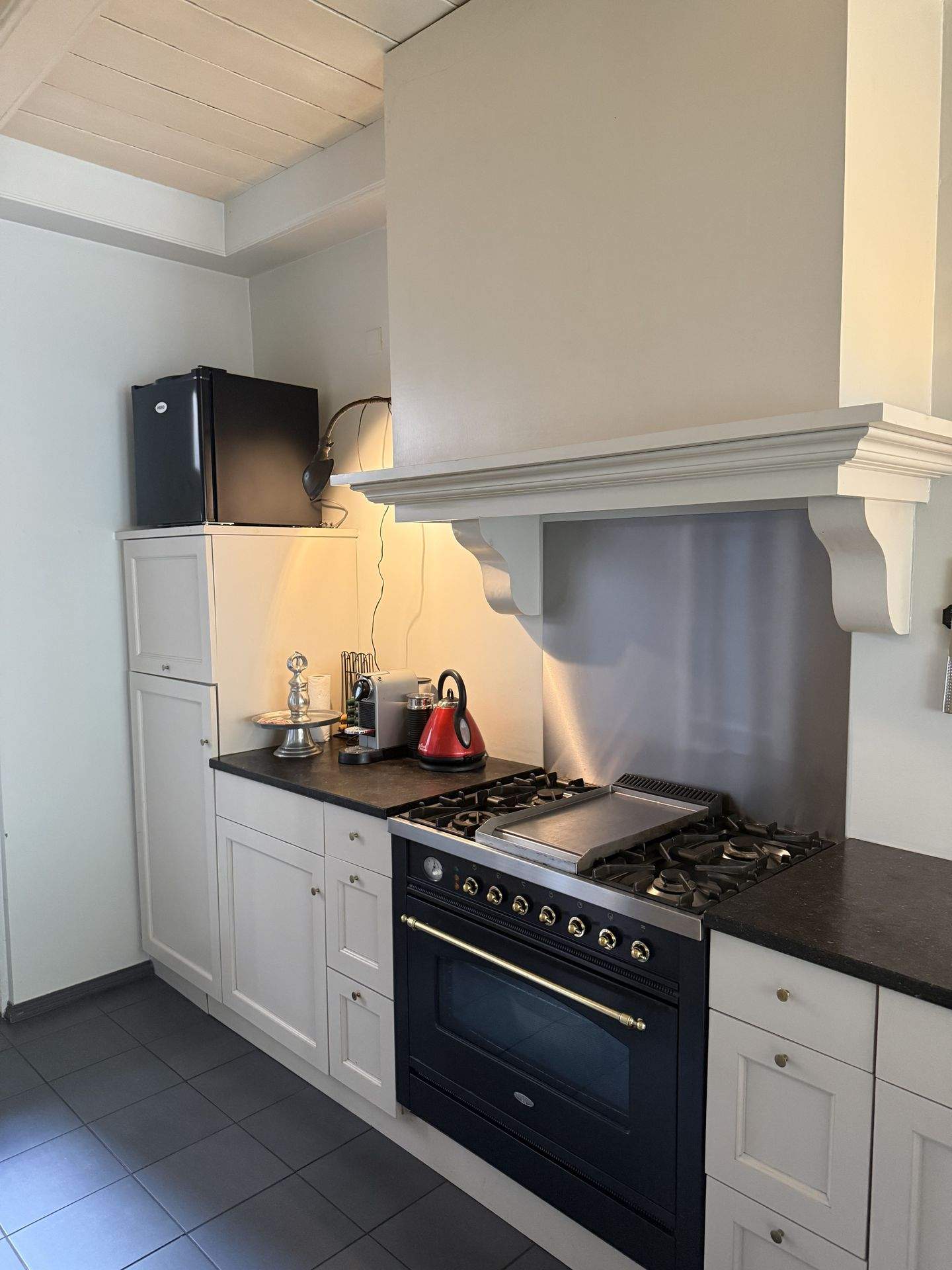 Image 10 of 28
