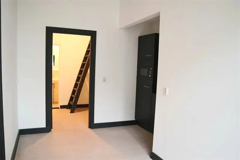 Image 6 of 6