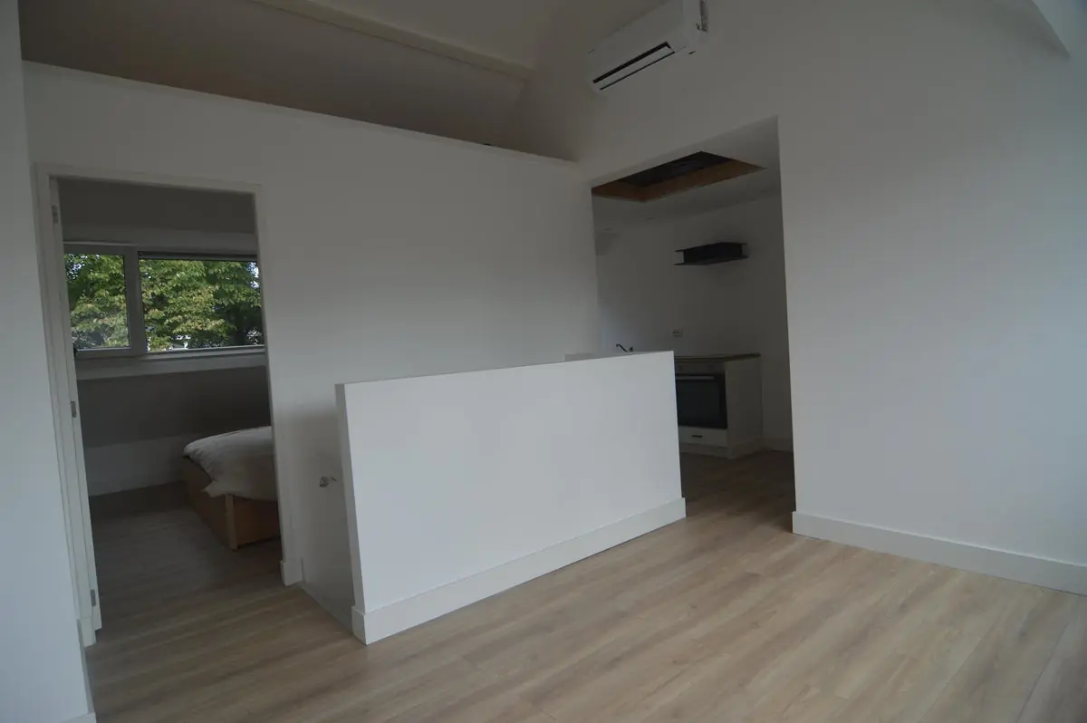 Image 3 of 10