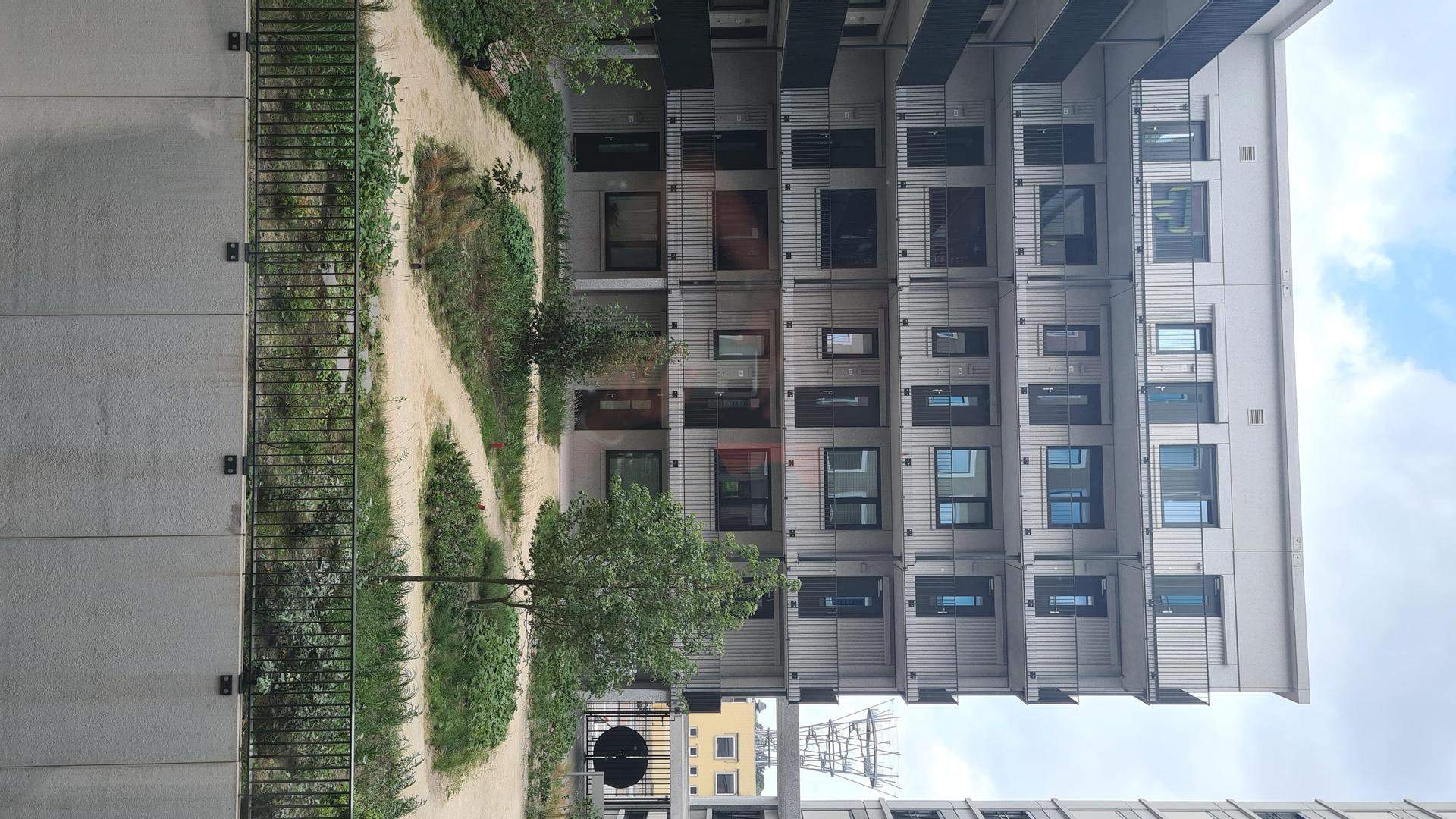 Image 3 of 3