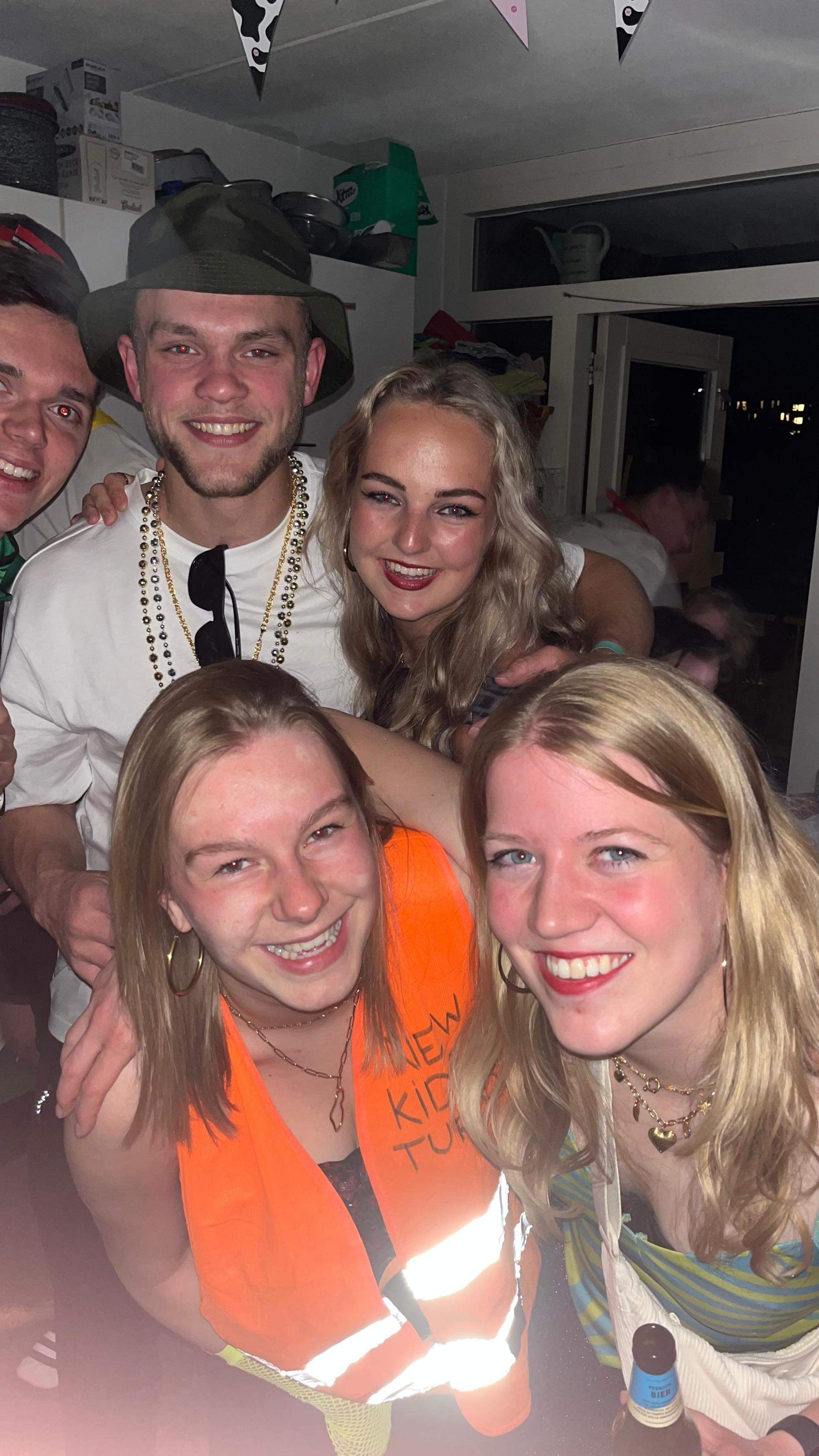 Bild 2 von 6