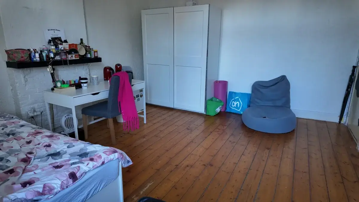 Image 2 of 10