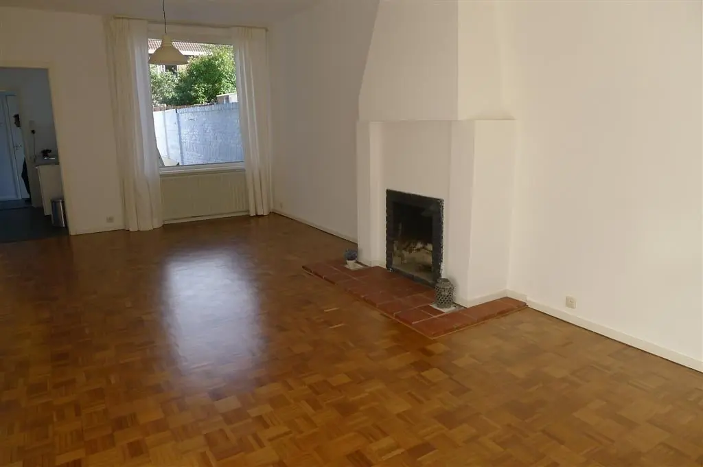 Image 4 of 9