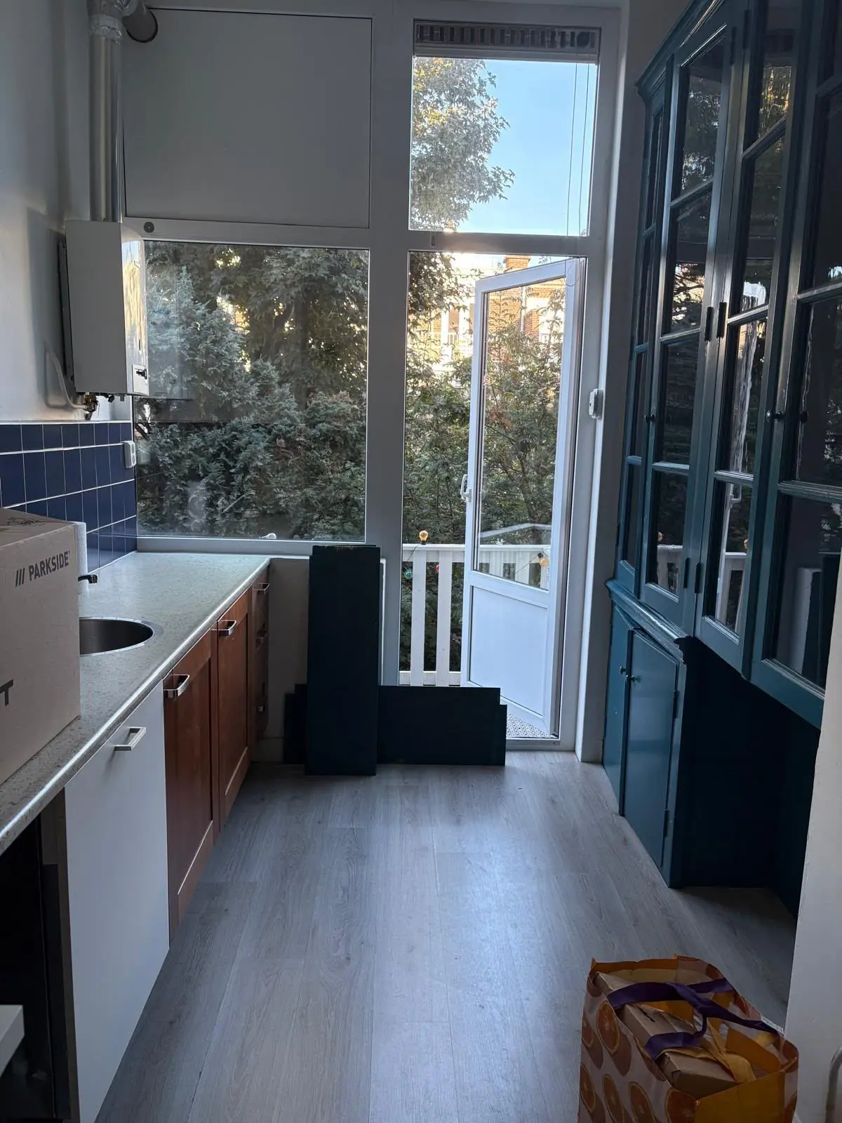 Image 4 of 8