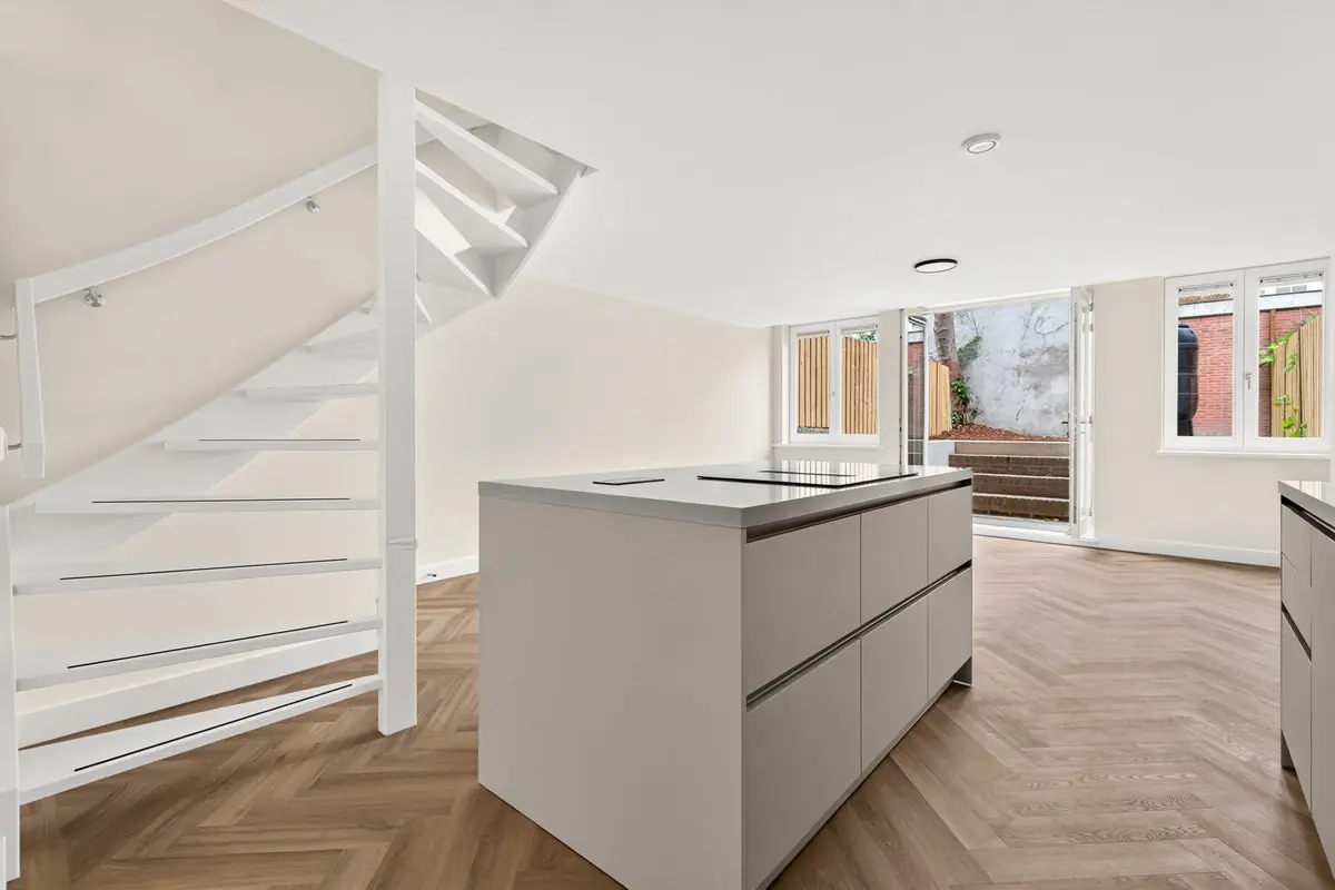 Image 10 of 29