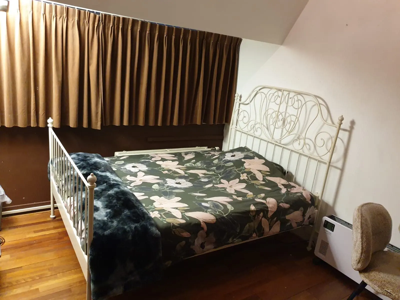 Image 4 of 9