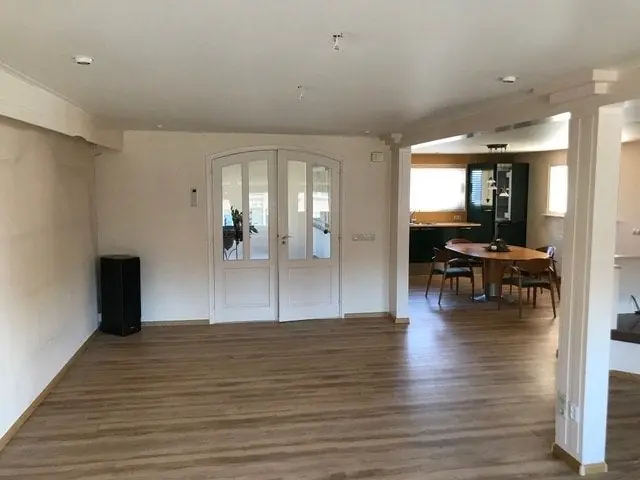 Image 2 of 24