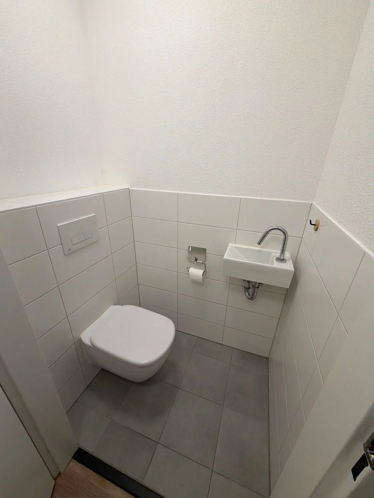Image 10 of 28