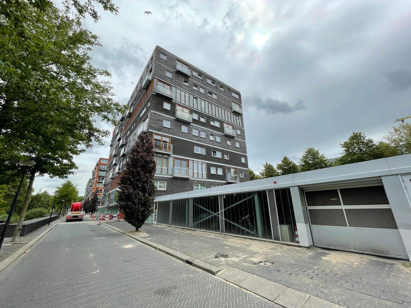 Bild 1 von 12