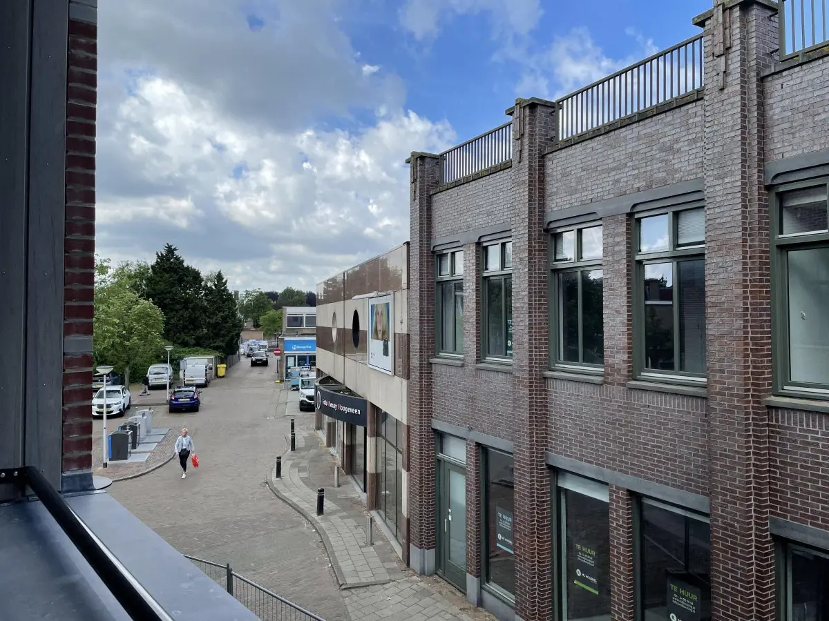 Image 19 of 27