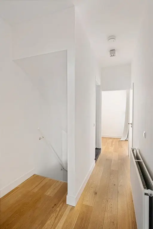 Image 16 of 29