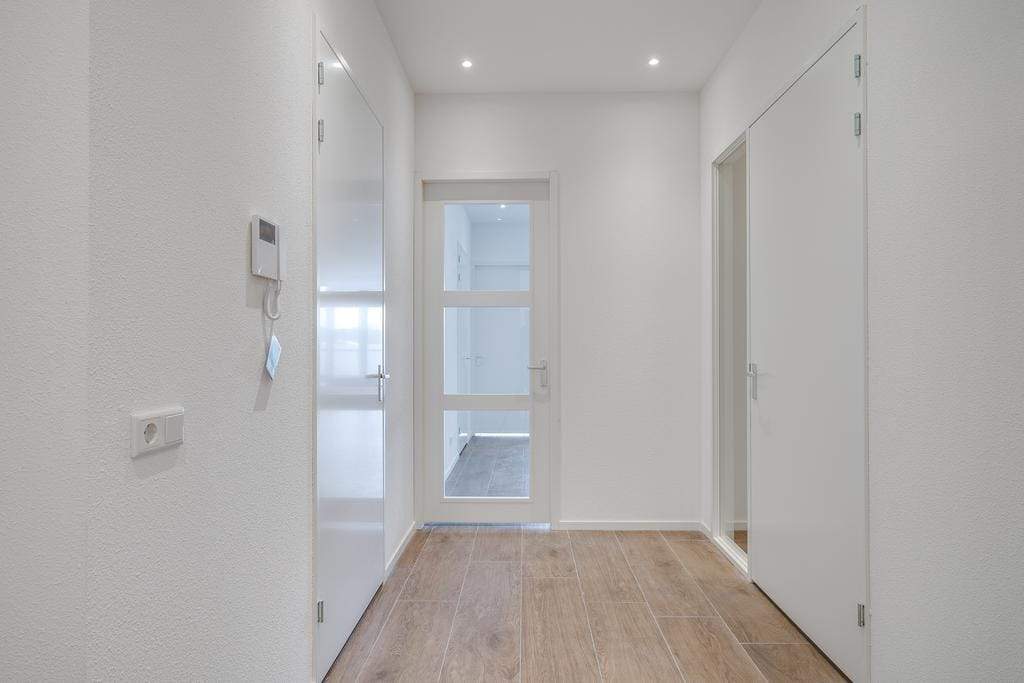 Image 3 of 21