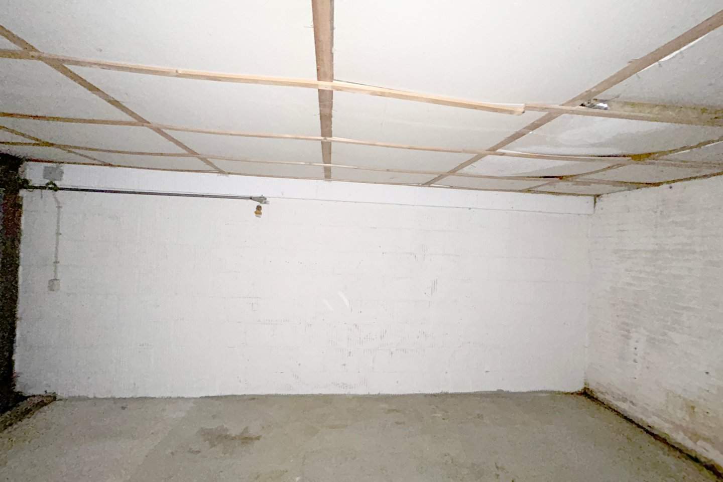 Image 2 of 4