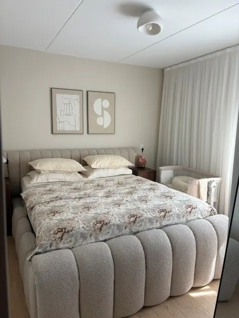 Image 4 of 6