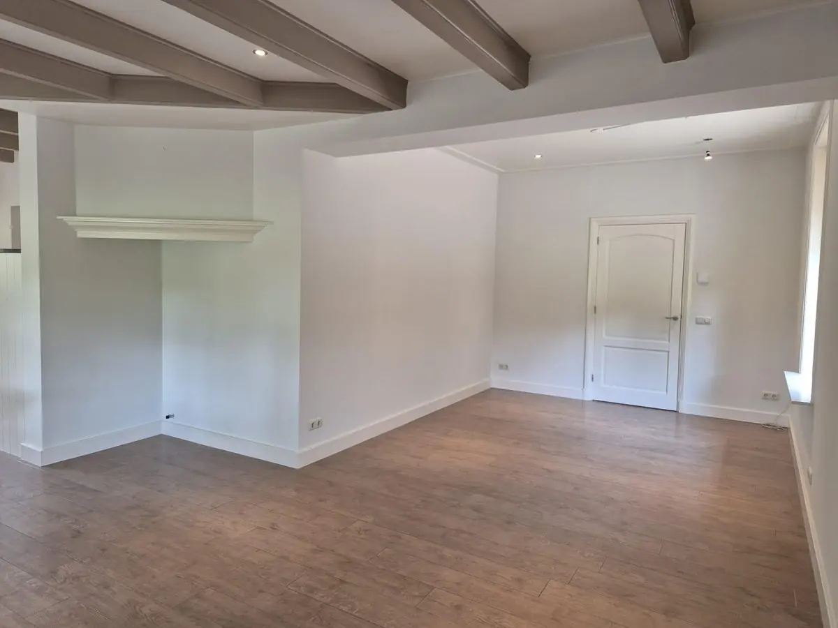 Image 10 of 27