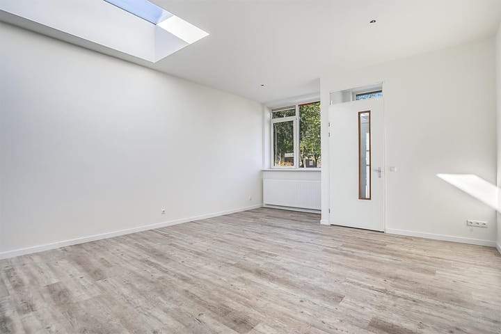 Image 2 of 19