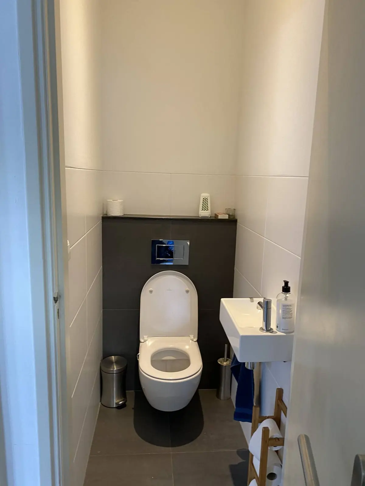 Image 4 of 48