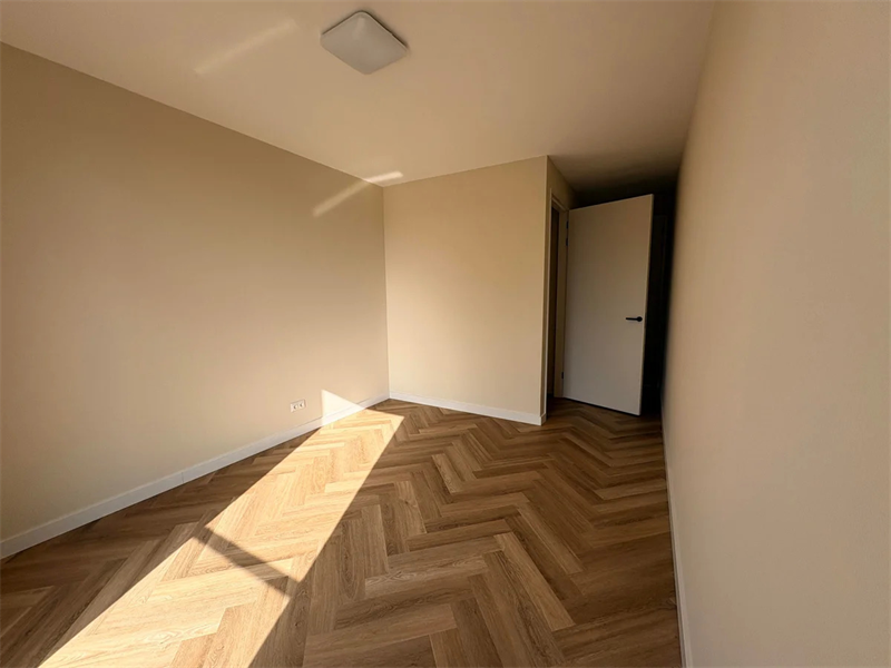 Image 4 of 13