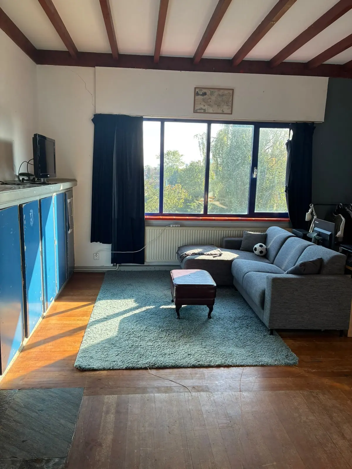 Image 2 of 10