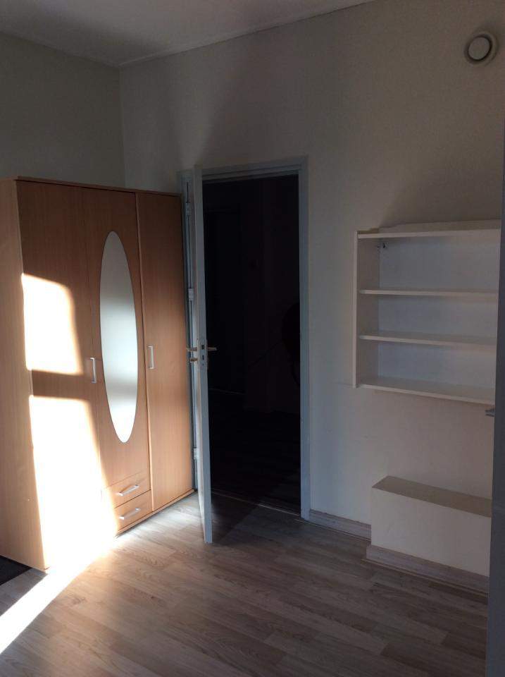 Image 3 of 8