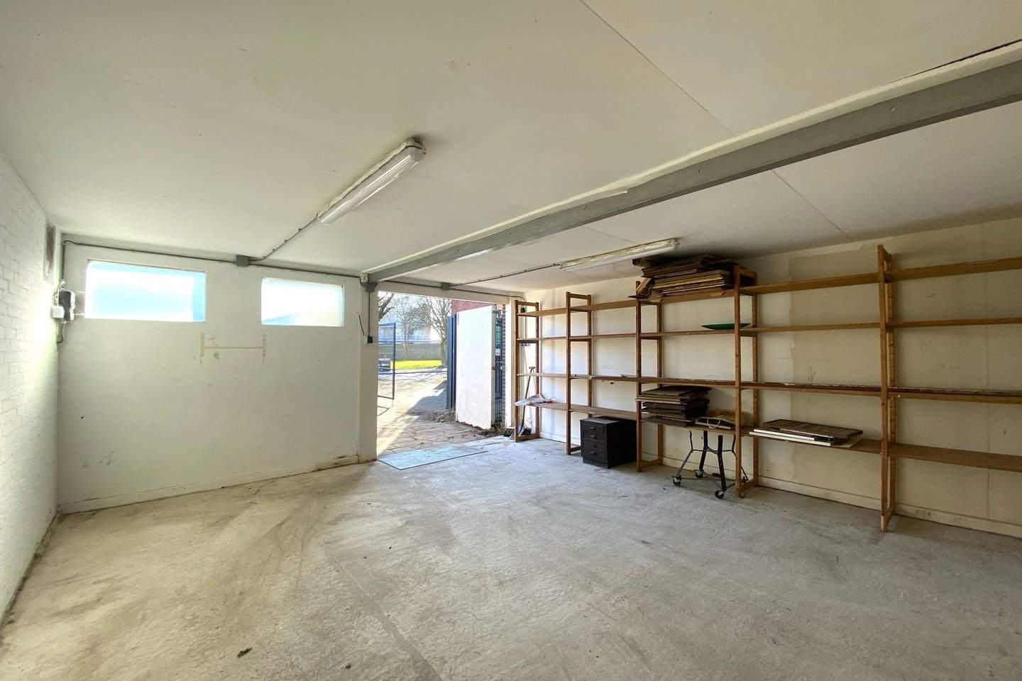 Image 2 of 7