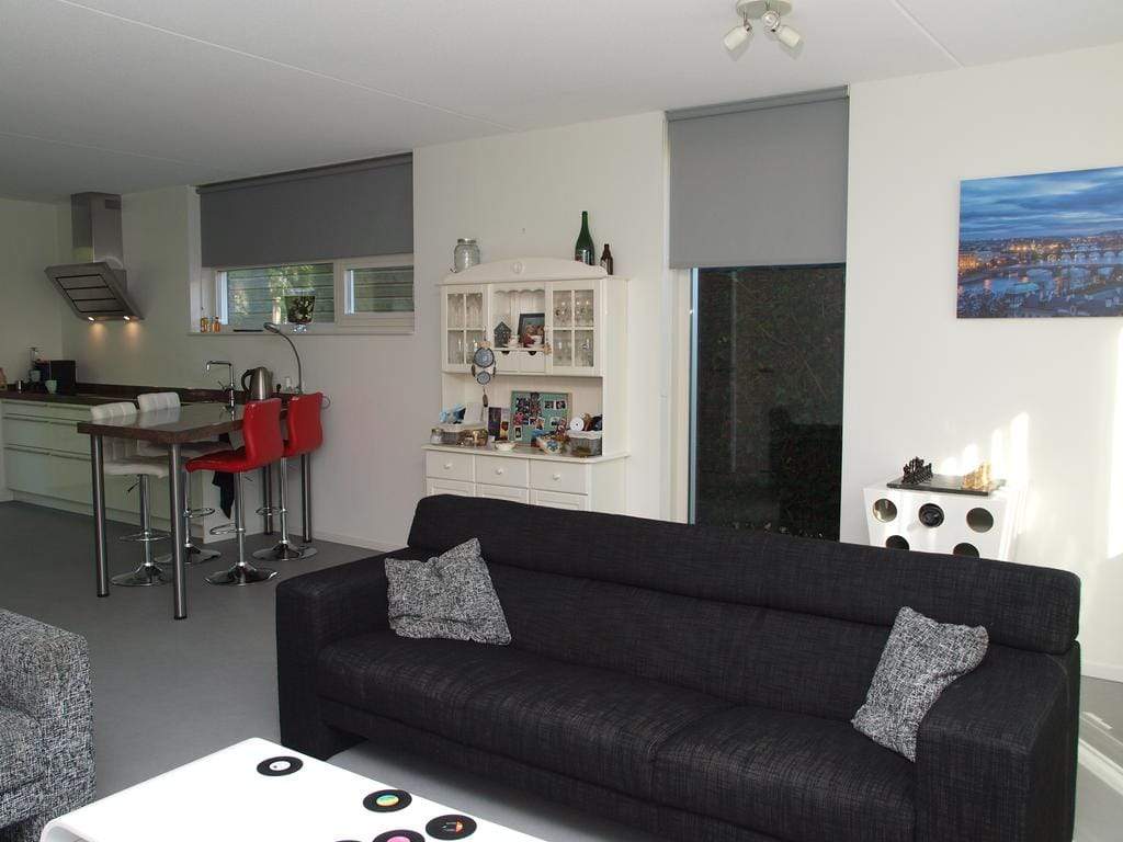 Image 4 of 12