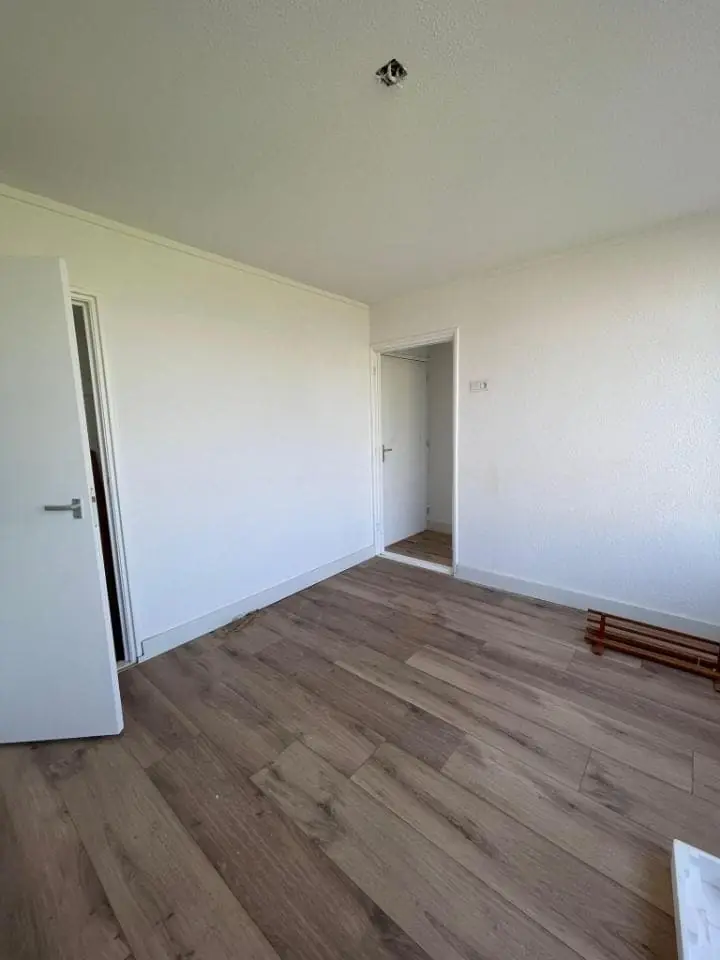 Image 2 of 9