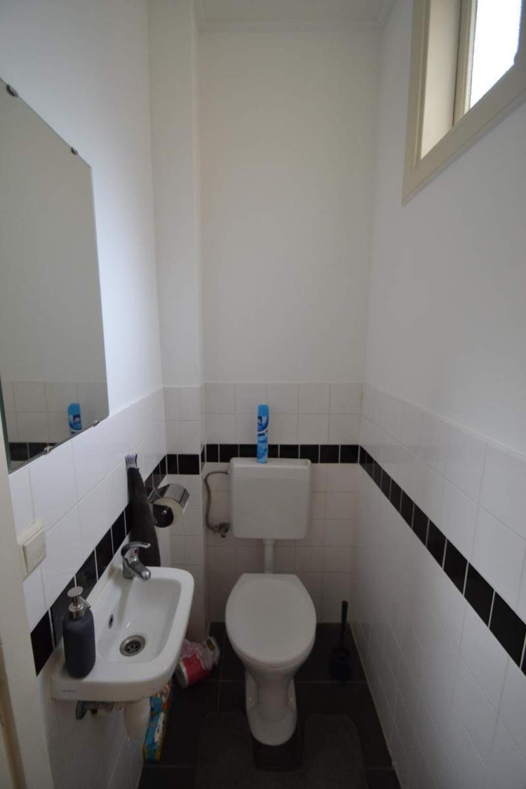 Image 2 of 7