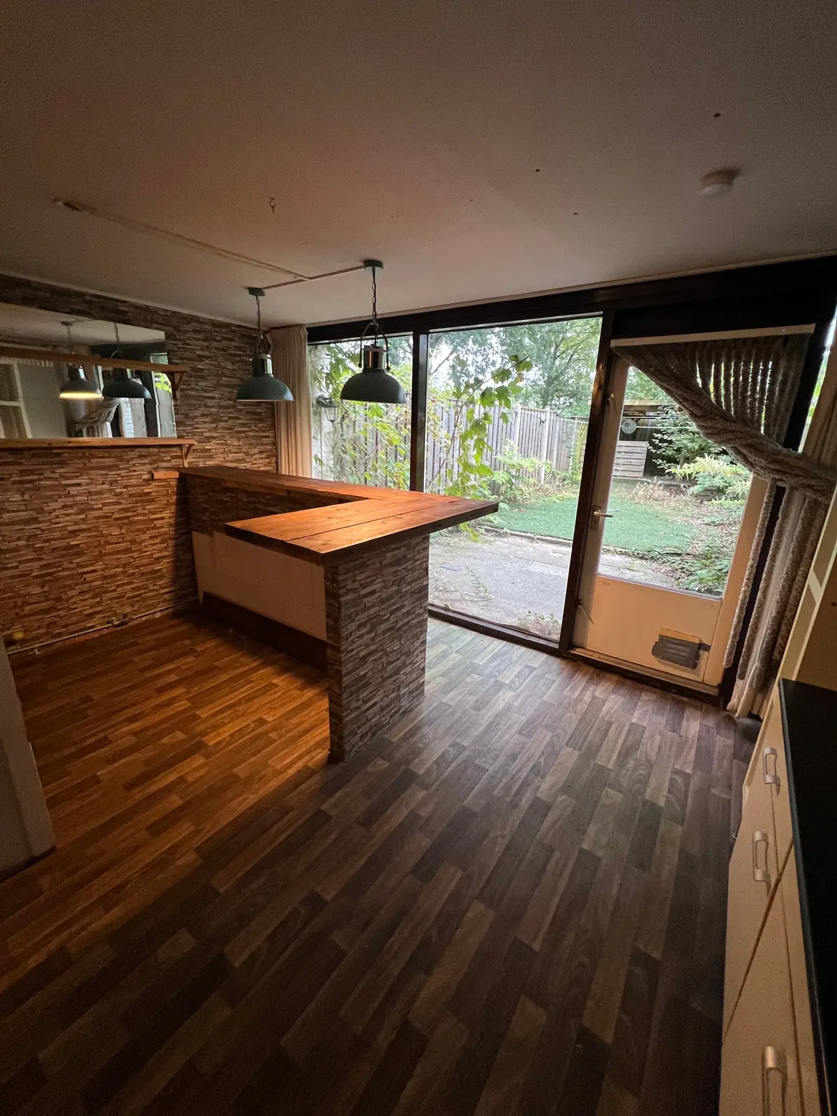 Image 4 of 8