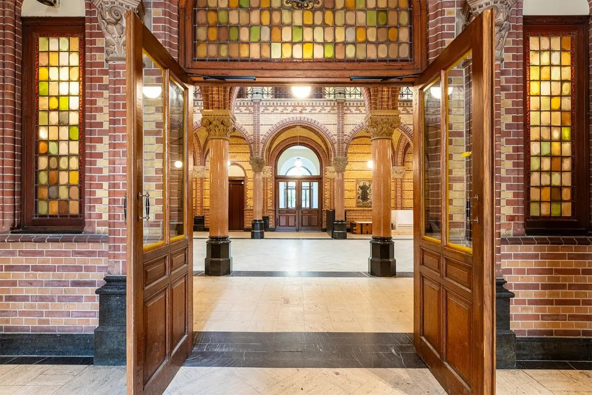 Image 17 of 32