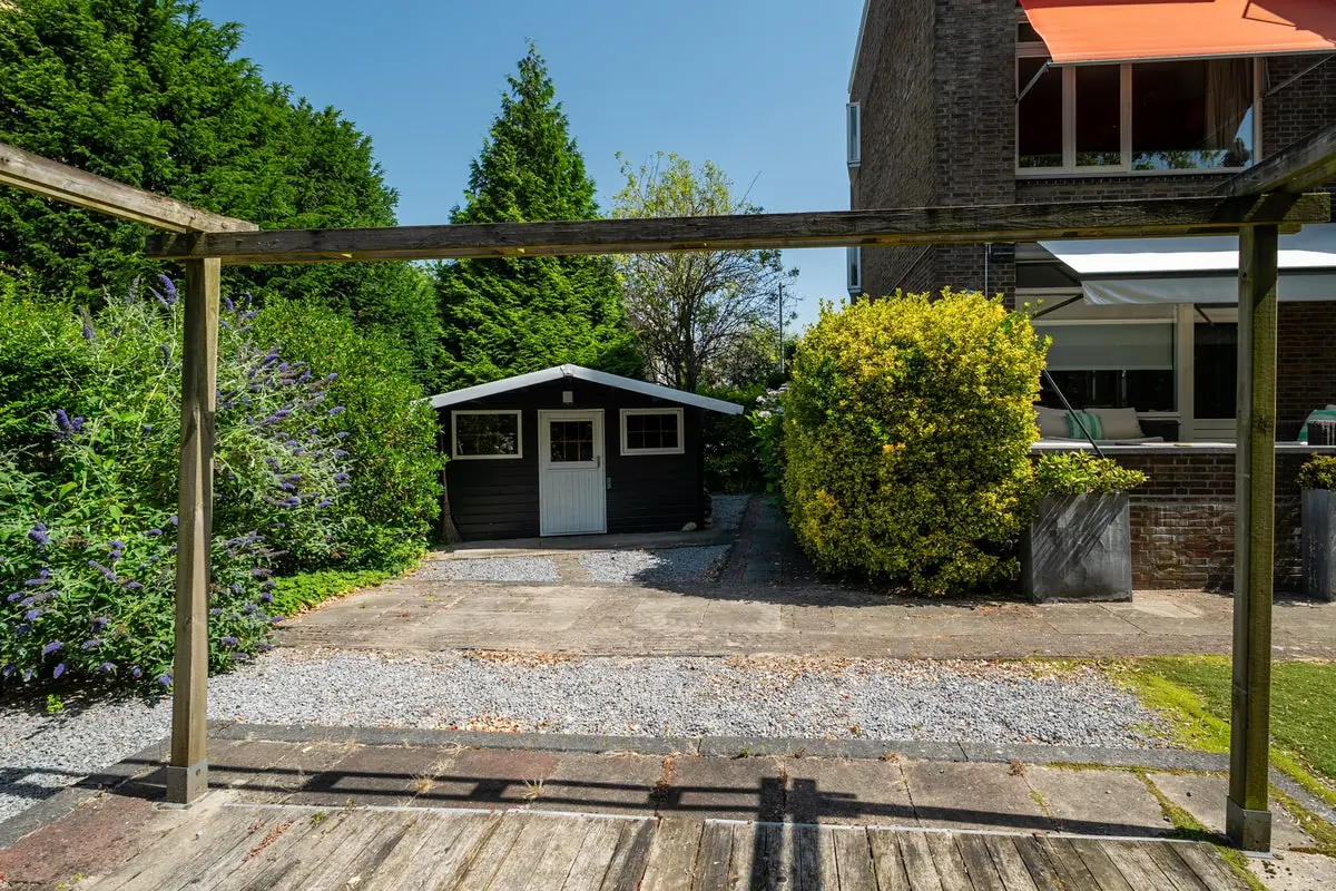 Image 10 of 16