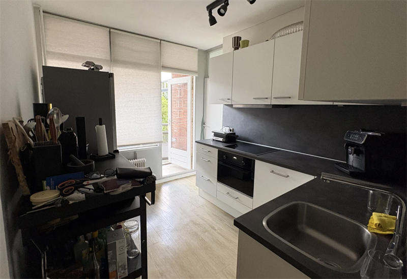 Image 4 of 8