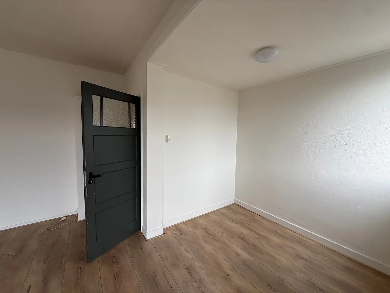 Image 4 of 8