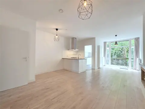 Renovierte 4-Zimmer-Wohnung mit Garten, Honingerdijk, Rotterdam
