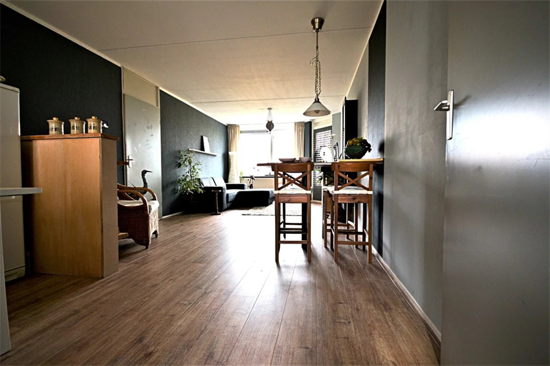 Image 2 of 12