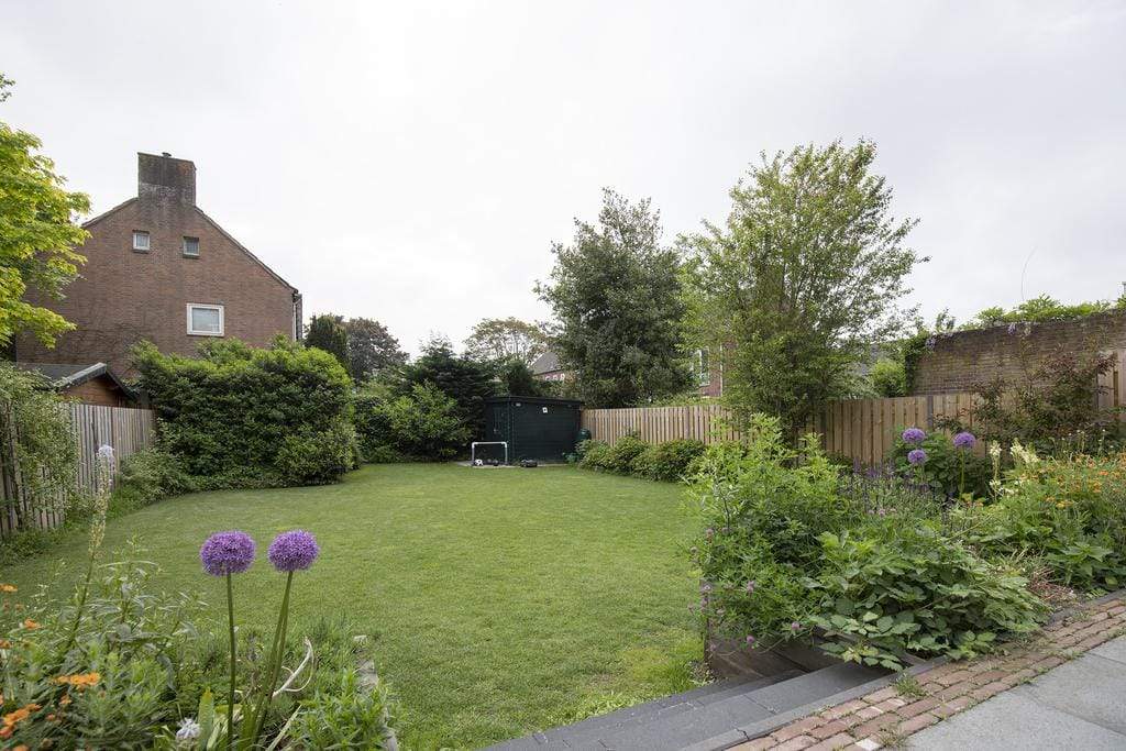Image 10 of 33