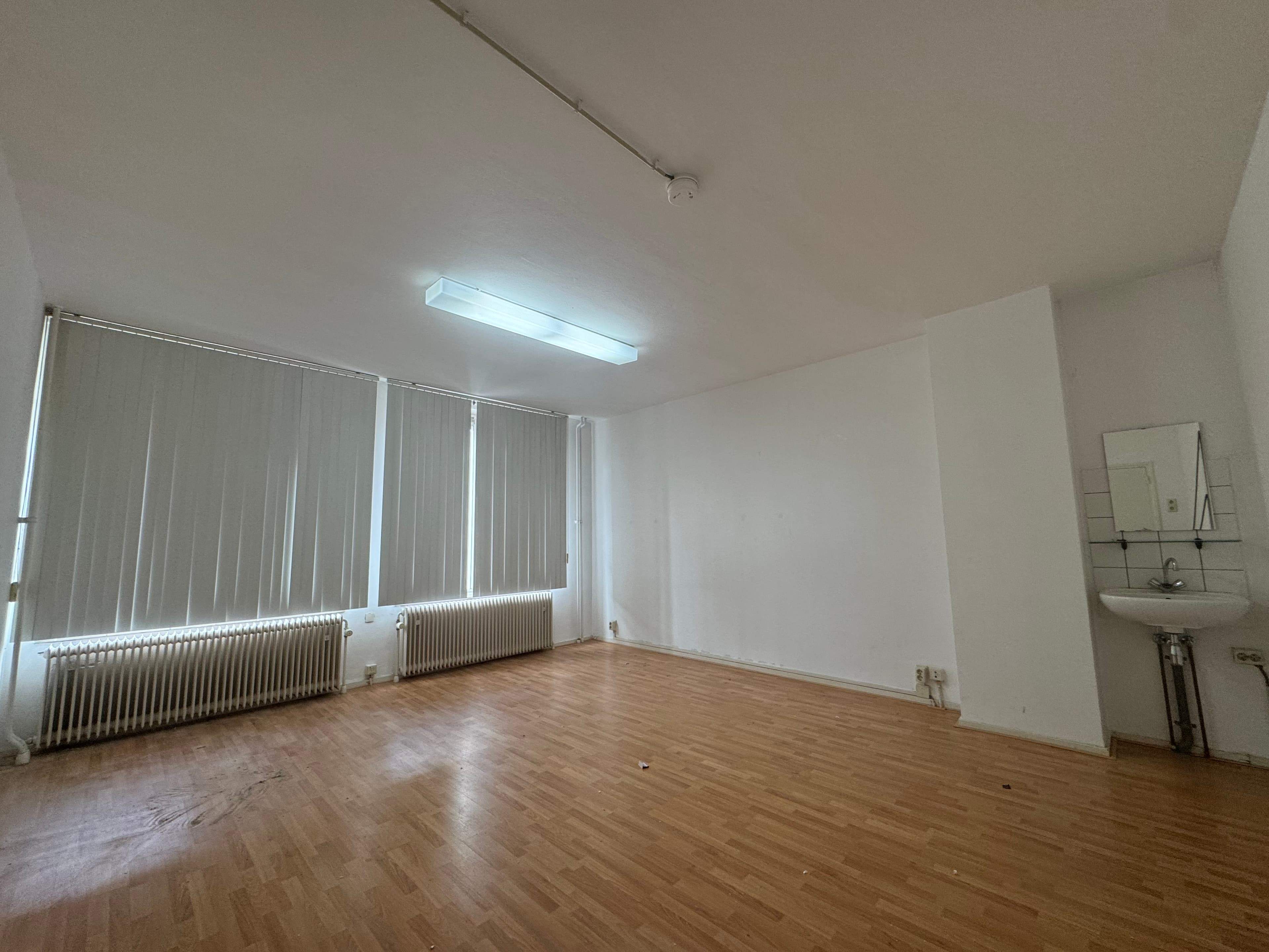 Image 2 of 10
