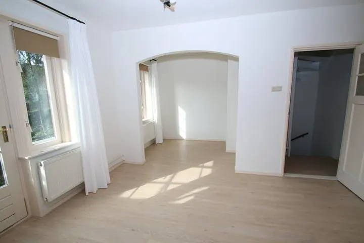 Image 10 of 16