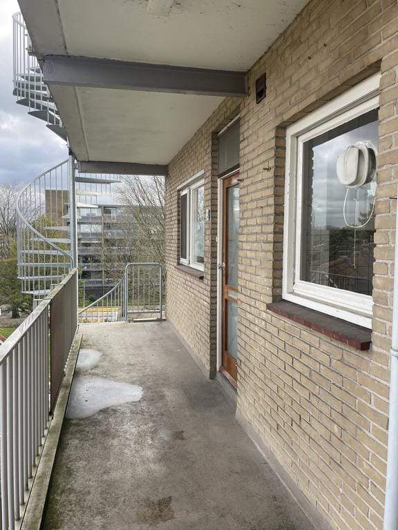 Image 3 of 12